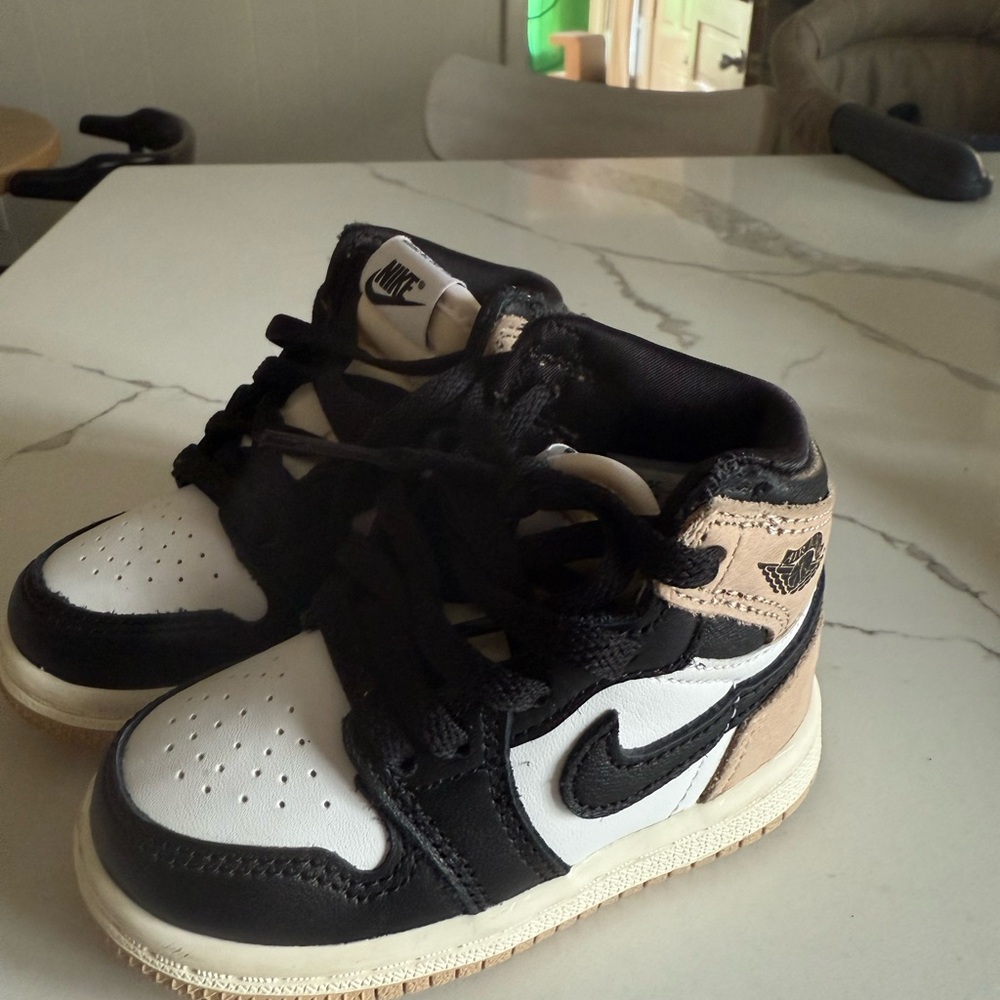 Nike Kids Black and Tan Sneakers
